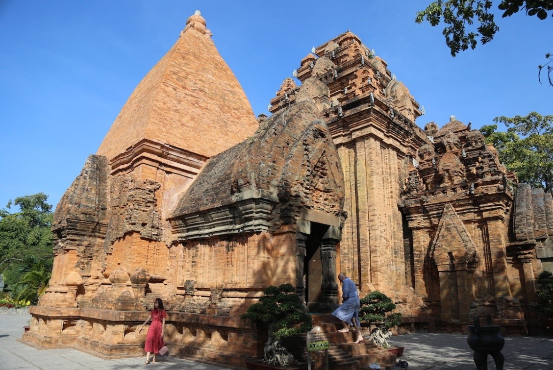 Tháp Bà Ponagar - điểm du lịch hút khách tại Nha Trang Tháp Bà Ponagar - điểm du lịch hút khách tại Nha Trang